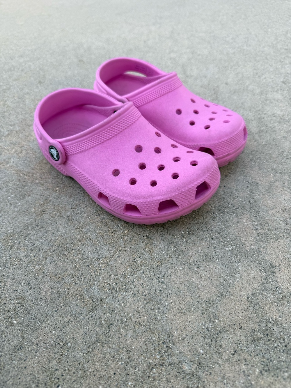 CROCS Classic Clog in Pink Sz J1 preloved camp afterschool pool beach sports